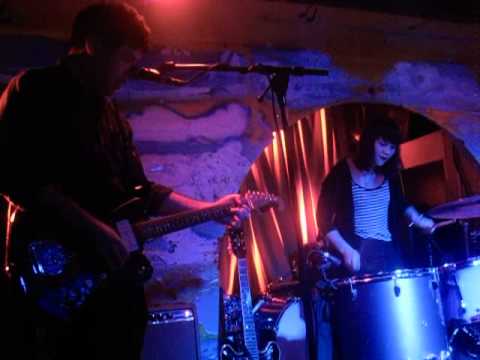 The Tamborines - Looking-Glass House (Live @ The Shacklewell Arms, London, 04/05/13)