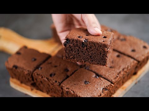 CHOCOLATE CHIPS SPONGE CAKE RECIPE | SOFT & FLUFFY CHOCOLATE SPONGE CAKE | WITHOUT OVEN
