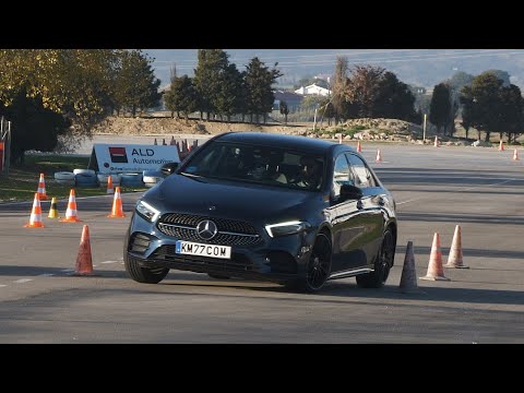 Mercedes-Benz A 250 e Sedán 2020 – Maniobra de esquiva y eslalon | km77.com