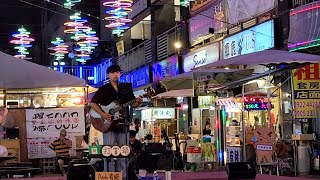 Free live guitar singer music with Latte♥️🎸🥤🎤🎙