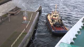 preview picture of video 'MV Oriana leaving sea lock on 3rd November in Force 8 Gale'