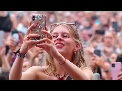 Tom Odell performing song Another Love