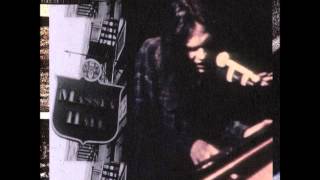Neil Young Live At Massey Hall 1971: Cowgirl In The Sand