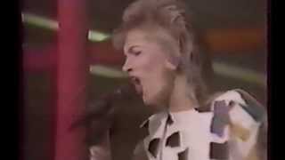 Marie Fredriksson Ännu doftar kärlek live TV 1984