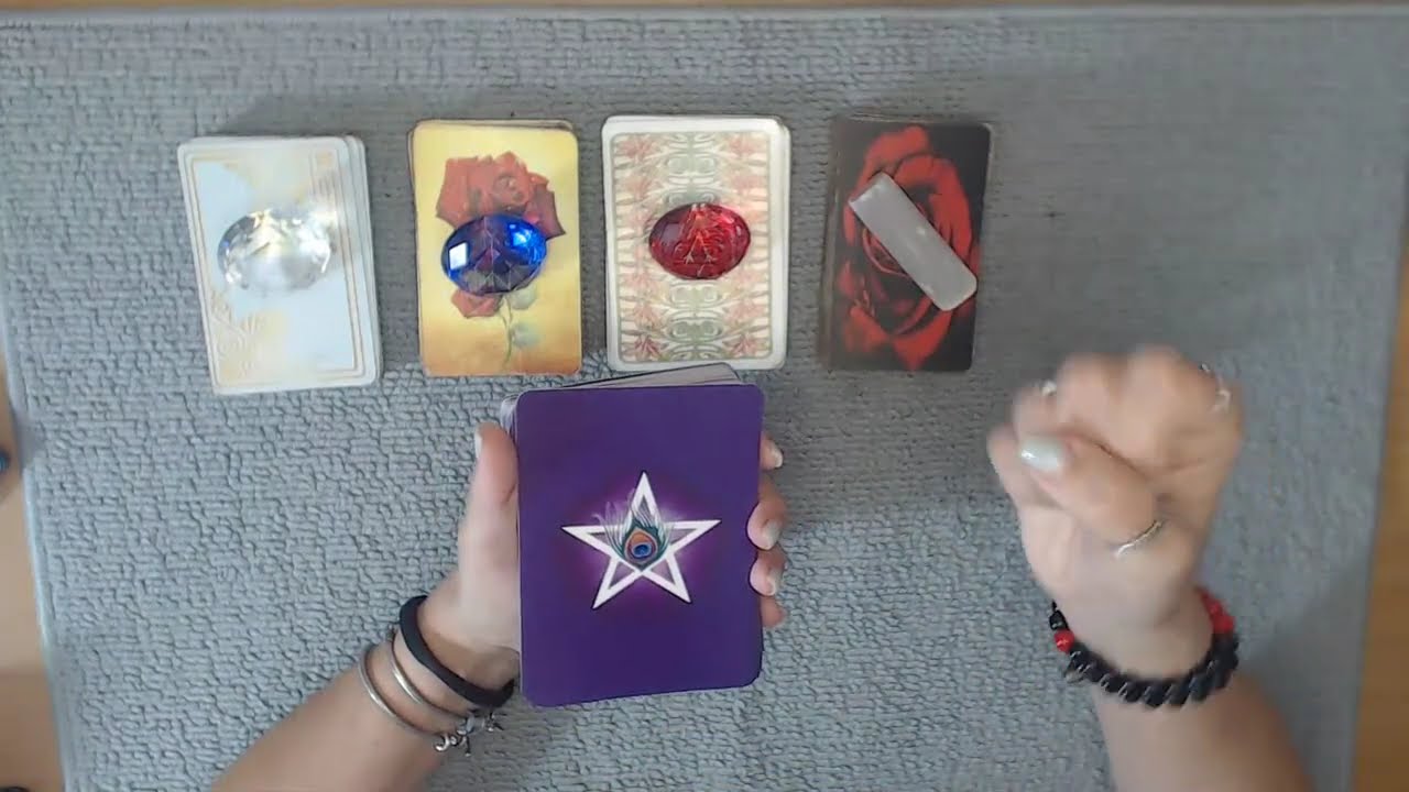 ELE(A) ESTÁ PENSANDO EM VOCÊ HOJE? (Pagas x Gratuitas) #baralhocigano #pombagira #tarot