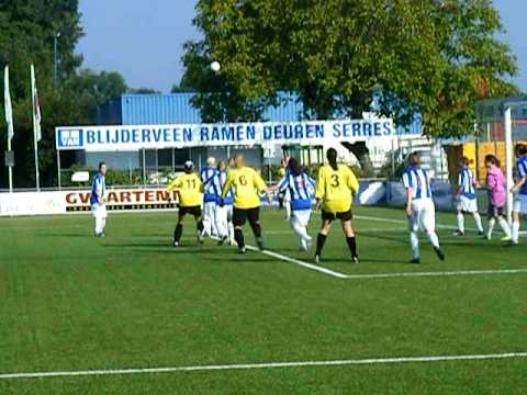 Uchta Da1 - FC Lienden Da1 - Bianca van Hattem mist uit corner