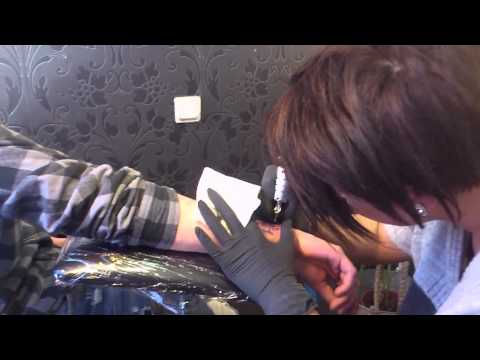 Vi från Mars - En Hampus tatuerar sig