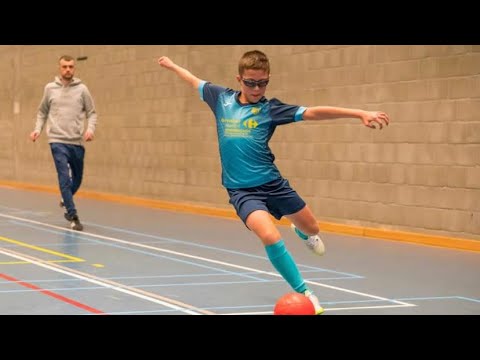 De abeeltjes zijn op het indoortoernooi van Sc jong Sint-Gillis (deel 2)