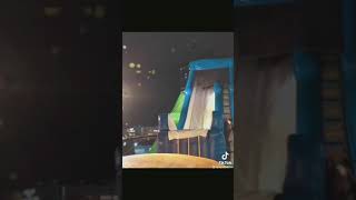 【半ケツ】プールハプニング