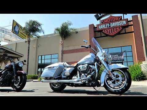 2019 Harley-Davidson Road King (FLHR) Test Ride Comparison with a Road King Special
