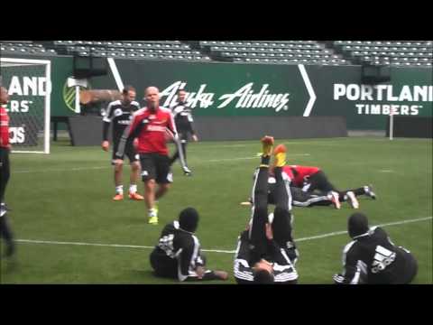 Bulten blir grovt kapad av Nebojsa under AIKs interna ledarmatch i Portland