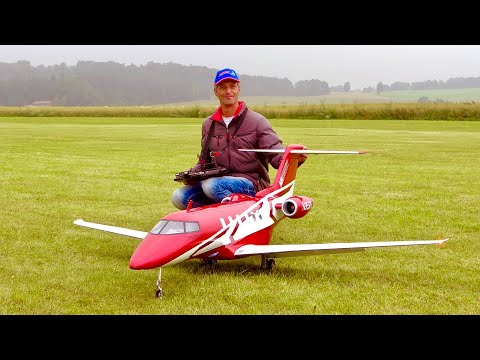 Fantastic flight with the red Pilatus PC-24 from Robert Sixt in light fog