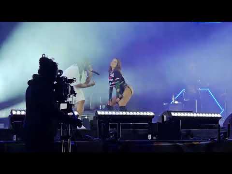 Anitta cantando envivo Double Team