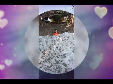 Di pinggir OK, di tengah OK. Di Pantai !!! Mas Miqdad, Mb Ilwa, Calon Adek  😀