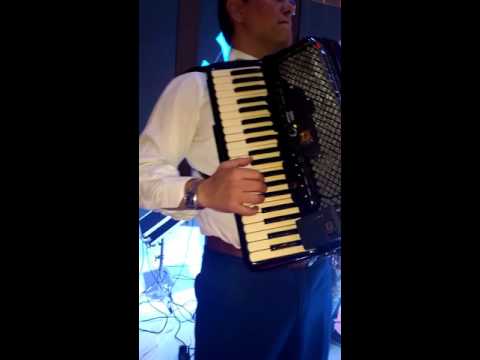 Bane Vasic sviraa SCANDALLI!!