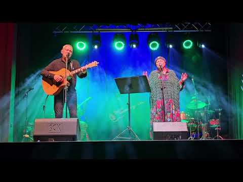 Adam Nowak, Grażyna Łobaszewska i Ajagore - Pod Niebem Pełnym Cudów