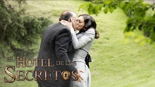 El Hotel de los Secretos | El detective Ayala y Matilde se juran amor eterno
