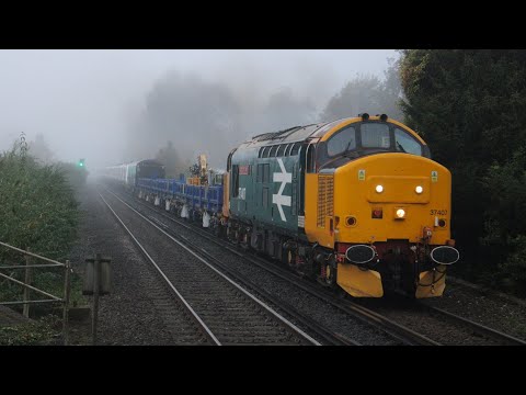 Europhoenix class 37 37407 struggles past Shawford working 7Q70 dragging 700106 18/10/2024