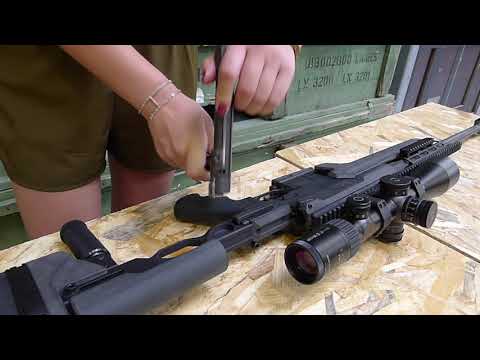 Cocking the Mini Hécate II bolt