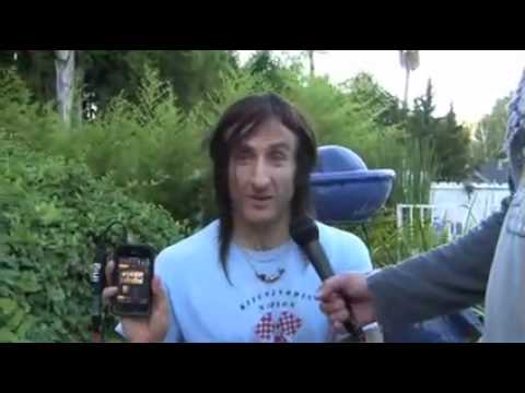 Richard Fortus from Guns N' Roses rocks out with the iRig in his backyard!