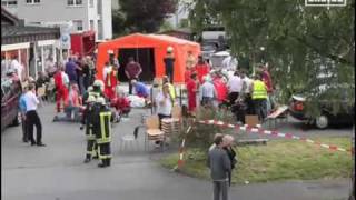 preview picture of video 'Menden - Auto rast in Schützen-Umzug - 2 Tote, viele Verletzte'