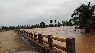 preview picture of video 'Lakkavaram rain problem most of the land cover in water'