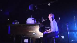 2015-11-21 - Upstate Concert Hall - Andrew McMahon in the Wilderness - Rainy Girl