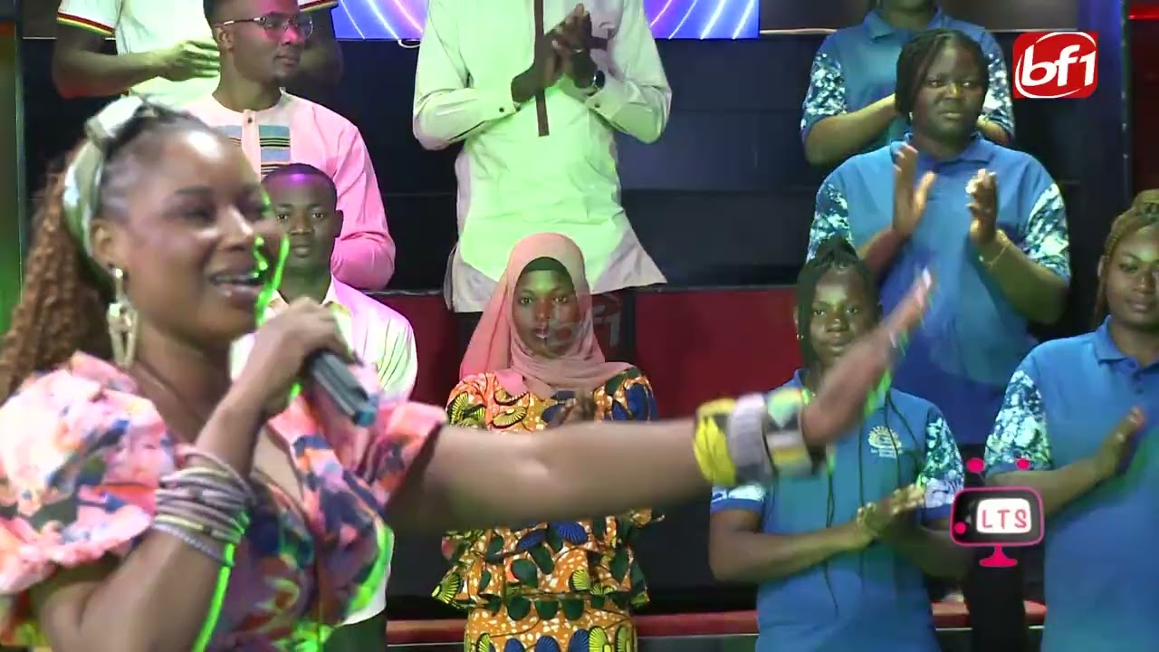 La Reine du Pic, Ka Cora présente son titre "Ambol Sono" ( mon préféré) à la Télé S'Amuz