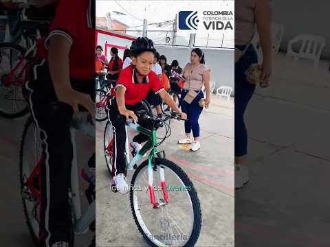 Cancillería  realiza la entrega de bicicletas y mobiliario al Colegio José María Córdoba.