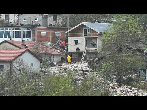 Rescue teams search for missing in Bosnia's floods | AFP