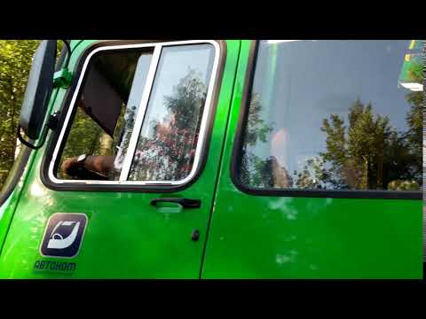 045 Автобус. Езда по обочине.