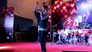 &#39;Saree Ke Fall Sa&#39; fame singer Antara Mitra show in Meerut