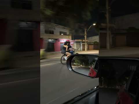 motorizada dando fuga das polícia com namorada #fuga #policia #motorizada #namorados #bicicleta