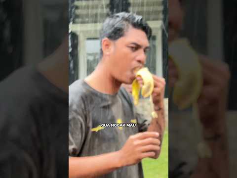 COSPLAY JADI MONYET DI HUTAN 🤣🍌 #shorts