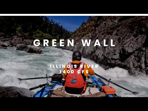 Green Wall Rapid on the Illinois River at 1400 cfs