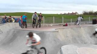preview picture of video 'Whitley Bay Bowl Session'