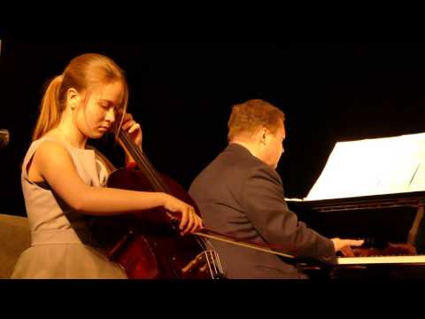 Profesorowi  Zygmuntowi Pietrzakowi zagrał duet: Katarzyna Kacprzak  i Jacek Maksymiuk.