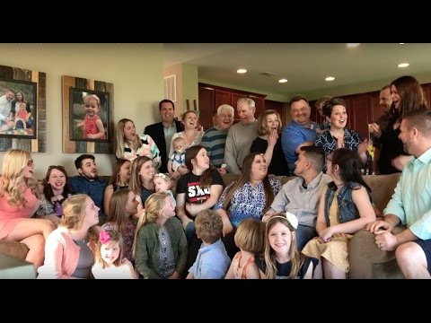 Pregnancy Announcement Surprise (BEST FAMILY PHOTO SURPRISE EVER!!!)