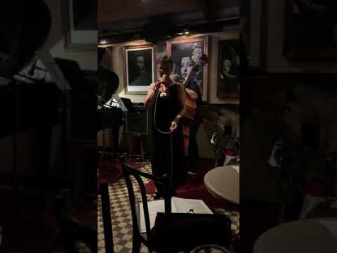 SOMEONE TO WATCH OVER ME - CRISTINA LONGO