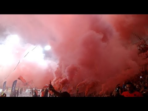 "SALIDA - SUPERCLÁSICO DE COLOMBIA - AMÉRICA 4 - 1 ATLÉTICO NACIONAL" Barra: Baron Rojo Sur • Club: América de Cáli