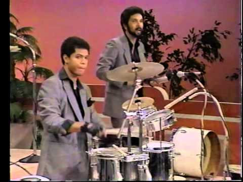 Costa Brava - Willie Crespo singing