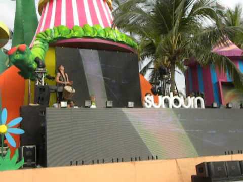 victoria bourke sunburn 2011