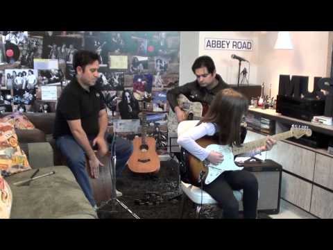 Lorena Braco - Guitarra (9 anos) - Hawai 5 0 - The Ventures -