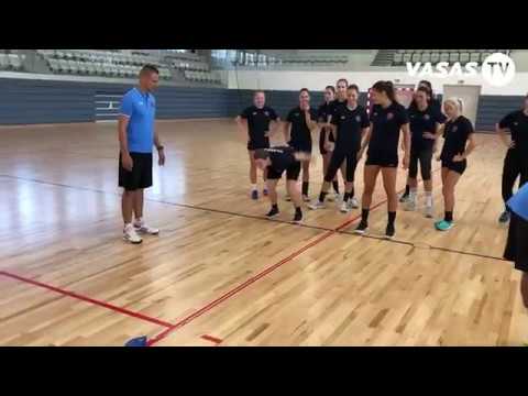 Munkában a kézicsapat I. (Cifra Anita és Tóth Melinda)