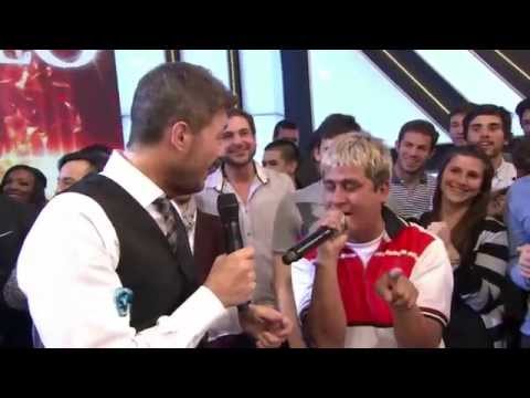 Showmatch 2014 - Charango -furor en la web- cantó en Showmatch y se emocionó