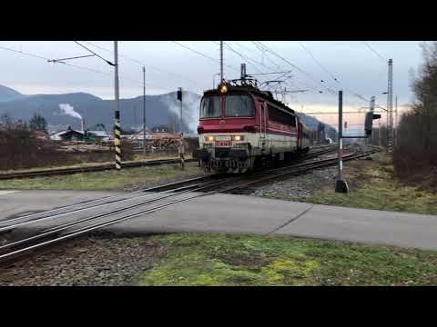 ZSSK Os 5722 vychádza zo stanice Žarnovica 2021-01-10