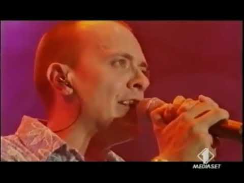 (VIDEO COMPLETO) 883 LIVE in Piazza Duomo, Milano   21 07 1998