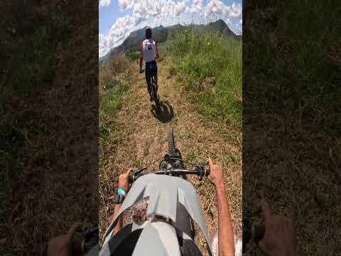 Descida depois do desafio do cicloturismo em divino das laranjeiras com Ellyab