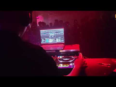 DJ Leon