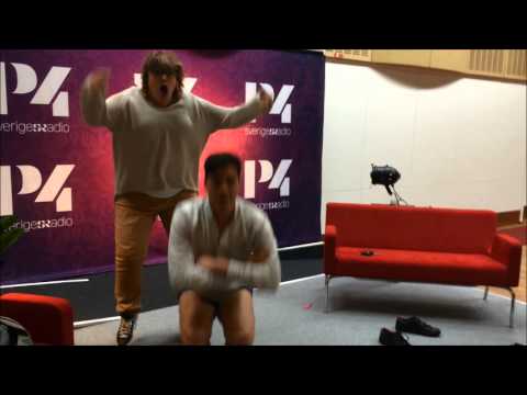 Oscar Zia i kalsonger - dansar kosackdans med Lotta Bromé